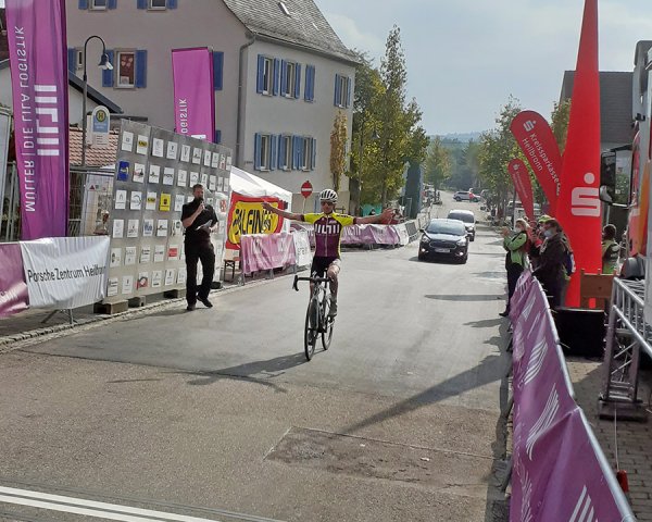 radrennen-2020-ziel-u19